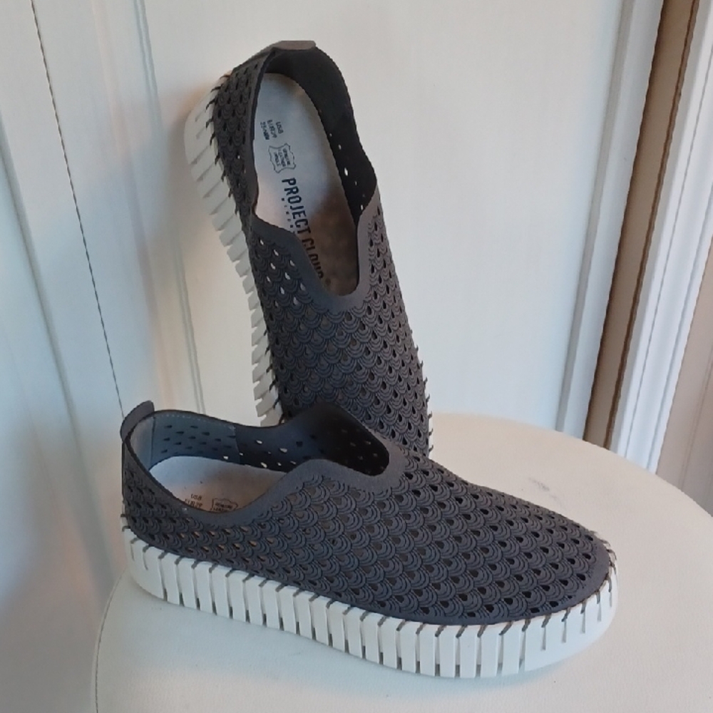 Project Cloud Women's Charcoal Slip-On Sneakers Size 8 Leather Insoles